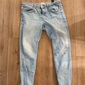 Zara women’s Light Blue Skinny Jeans size 8